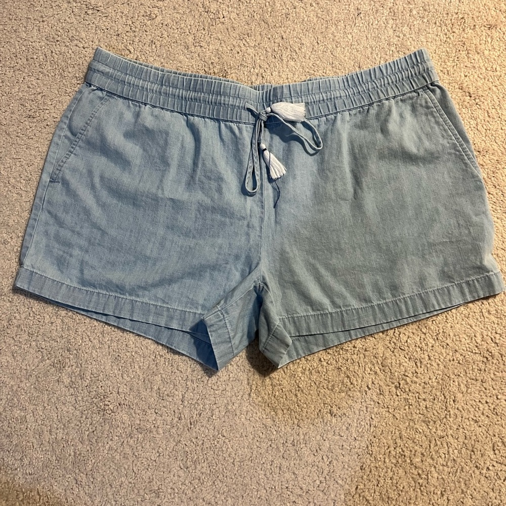 Vineyard Vines denim shorts, size XL